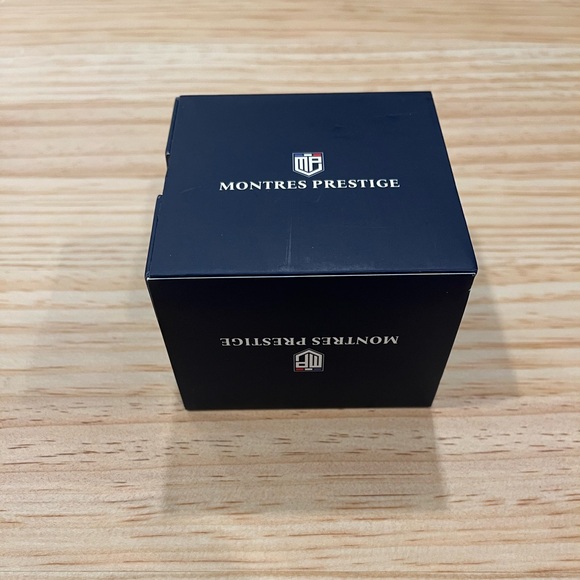 Montres Prestige Women’s Silver Tone Watch Pink Dial Rhinestone Bezel NEW - Picture 5 of 7